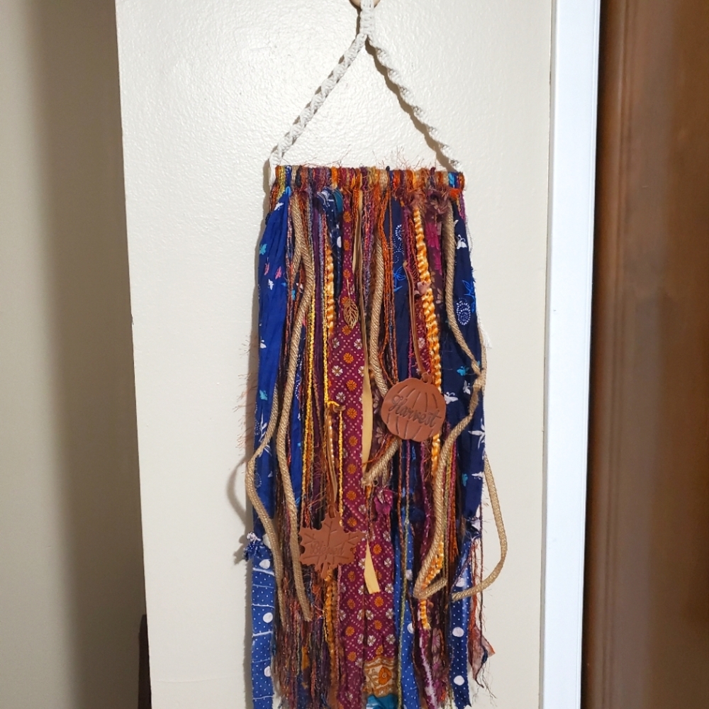 🎃 HAND CRAFTED Fall rag garland wall decor macrame yarn fabric lace rib…